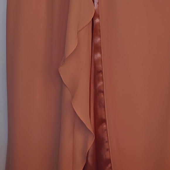 Beautiful peach gown - Picture 3 of 4